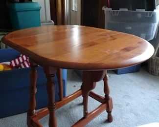 Beautiful Drop leaf side table