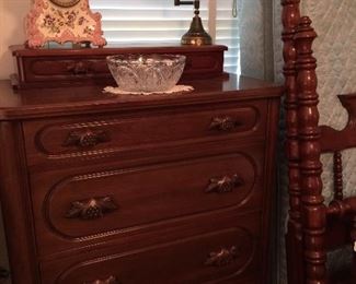 Chest of drawers