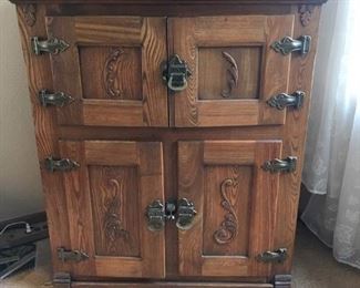 Antique Oak Ice Box, Well Made in Great Shape, 38" x 44"h x 22"d, Contents not included.
Lot Number: 11