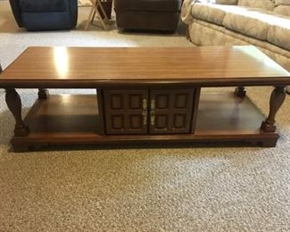  Mid Century Coffee Table, Great Condition. 58" long x 21 x 16.5"h
Lot Number: 31