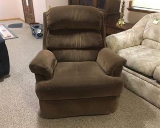 Lane Recliner in Brown Fabric. Good Condition and Comfortable.
Lot Number: 33