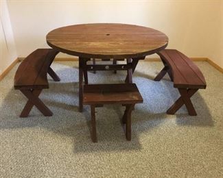  Vintage Picnic Table with Four Benches, 47" dia Table with Umbrella hole. In Great Shape.
Lot Number: 42