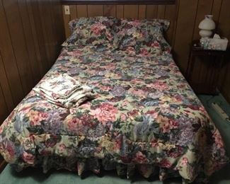 Full Size Spare Bedroom Mattress, Box, Frame, Reversible Comforter, Skirt, Blanket, Sheets, Pillows.
Lot Number: 46