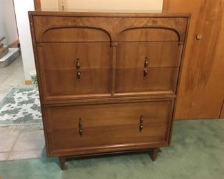 Classic Modernist Chest of Drawers or Dresser, American of Martinsville, Dovetail Drawers, Brass Hardware