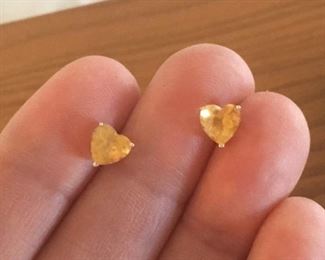 14K Gold Heart Shaped Stud Earrings.
Lot Number: 77