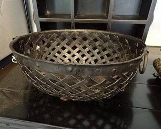 METAL BASKET