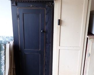 TALL 1 DOOR CABINET - WHITE - BLACK