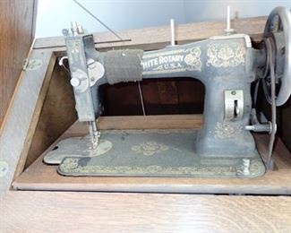 WHITE ROTARY SEWING MACHINE IN WOOD CABINET