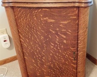 SEWING MACHINE IN OAK CABINET