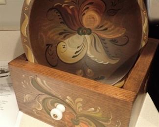 PAINTED WOOD PIECES