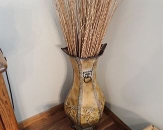 VASE WITH DRIED FLOWERS