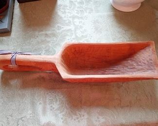 CARVED WOOD GRAIN SCOOP