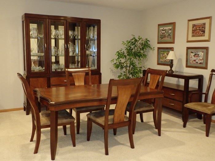 DINING SET / CHINA HUTCH / BUFFET / TABLE &  6 CHAIRS & LEAVES