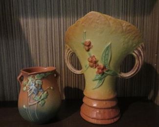 Roseville Columbine Vase Brown
Roseville Bittersweet Vase
