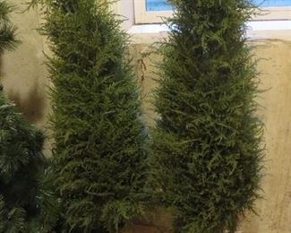 Holiday Urns (pair)