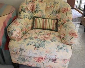 UPHOLSTERED CHAIR