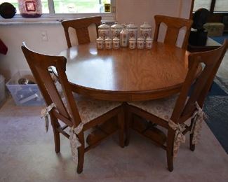 WOOD KITCHEN TABLE W/4 CHAIRS