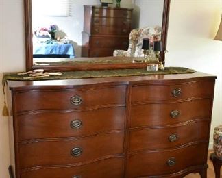 DRESSER W/MIRROR