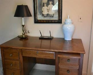 DESK, LAMP, ANTIQUE PHOTO 