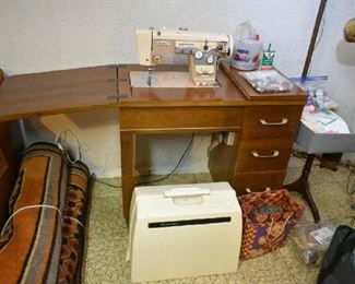 SEWING MACHINE