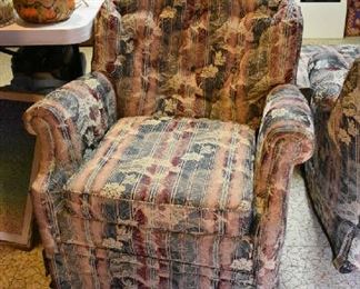 UPHOLSTERED CHAIR