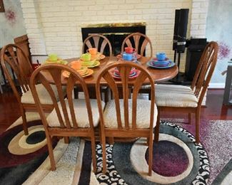KITCHEN TABLE W/1 LEAF & 6 CHAIRS