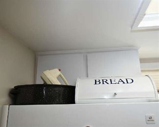 BREAD BOX