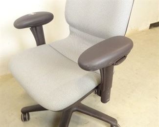 Steelcase Rolling, Cushioned Office Desk Chair