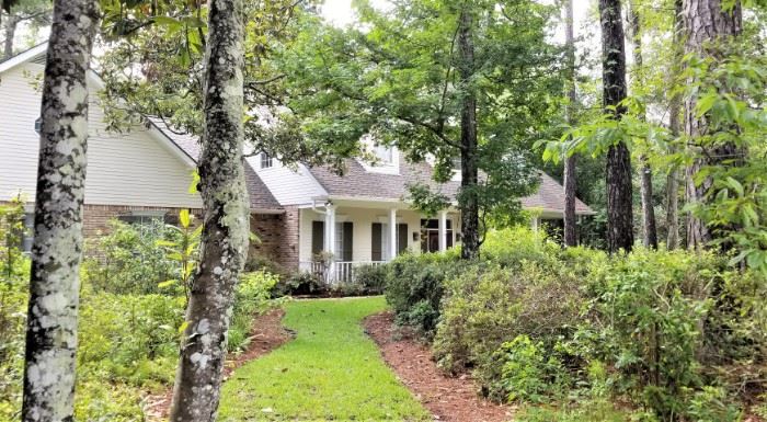 Lovely home on the banks of the Pearl River - entire contents will be sold....