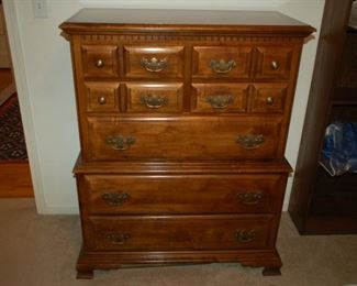 Young Hinkle "Maple Valley" 7 drawer dresser