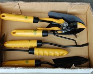 Set of yard hand tools