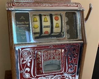 Callie Bros. Superior 25c Slot Machine Restored	25x14x13in	HxWxD 