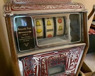 Callie Bros. Superior 25c Slot Machine Restored	25x14x13in	HxWxD 