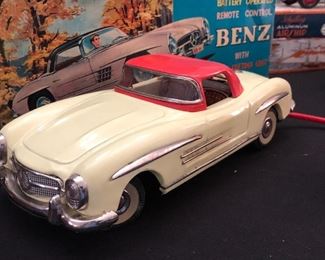 RARE SHOWA TIN, REMOTE BATTERY OPERATED MERCEDES BENZ