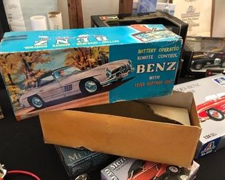 RARE SHOWA TIN, REMOTE BATTERY OPERATED MERCEDES BENZ