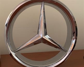  Mercedes Grille Emblem	