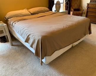 Beautyrest Kirby King Bed Mattress/BoxSpring/ Frame 	30x72x80in	HxWxD