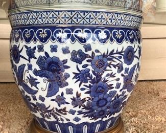 Chinese Vase w/Round Glass Table top