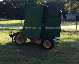 John Deere 335 Hay Roller.
