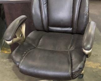 L72019-018: Super Plush Executive Office Chair #2 Local Pickup https://www.ebay.com/itm/113848682368