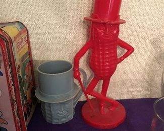 Mr Peanut plastic cup and figure