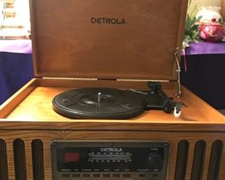 Detrola CD/Phono/AM/FM new, with box