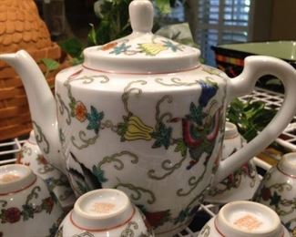 Tea pot and cups