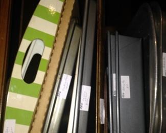 Trays and baking sheets