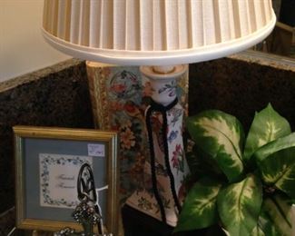 Small lamp, frame, & cross