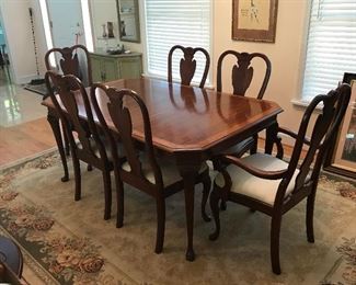 Pennsylvania House dining room table, 6 chairs & 2 leaves