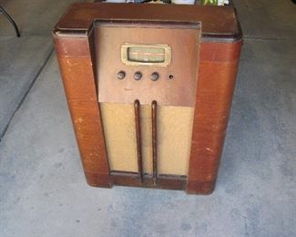 Vintage Tube Radio