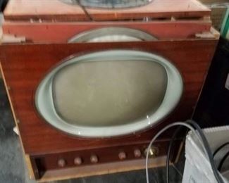 Vintage tube TV with all tubes & speaker 