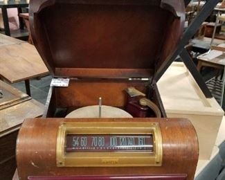 Antique wood & bakelite Arvin radio phonograph model 151-TC (no cord) 