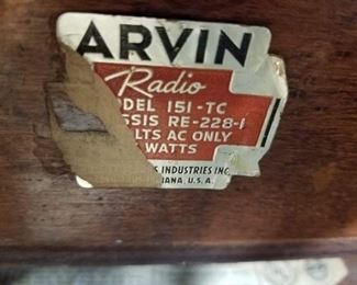 Antique wood & bakelite Arvin radio phonograph model 151-TC (no cord) 